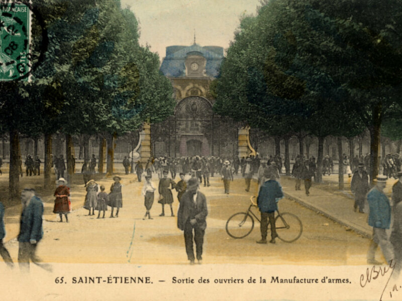 Sortie des ouvriers, 1900. Archives municipales et métropolitaines de Saint-Étienne