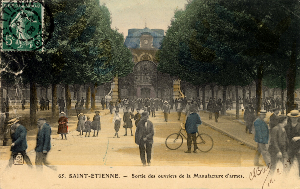 Sortie des ouvriers, 1900. Archives municipales et métropolitaines de Saint-Étienne
